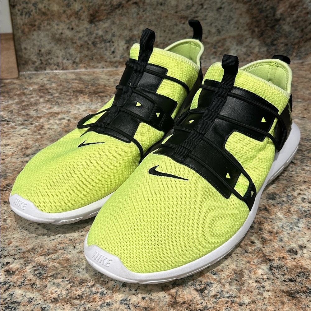 Nike Men's Vortak Trainer Volt Yellow/Black Athletic Shoes Size 12 New Condition